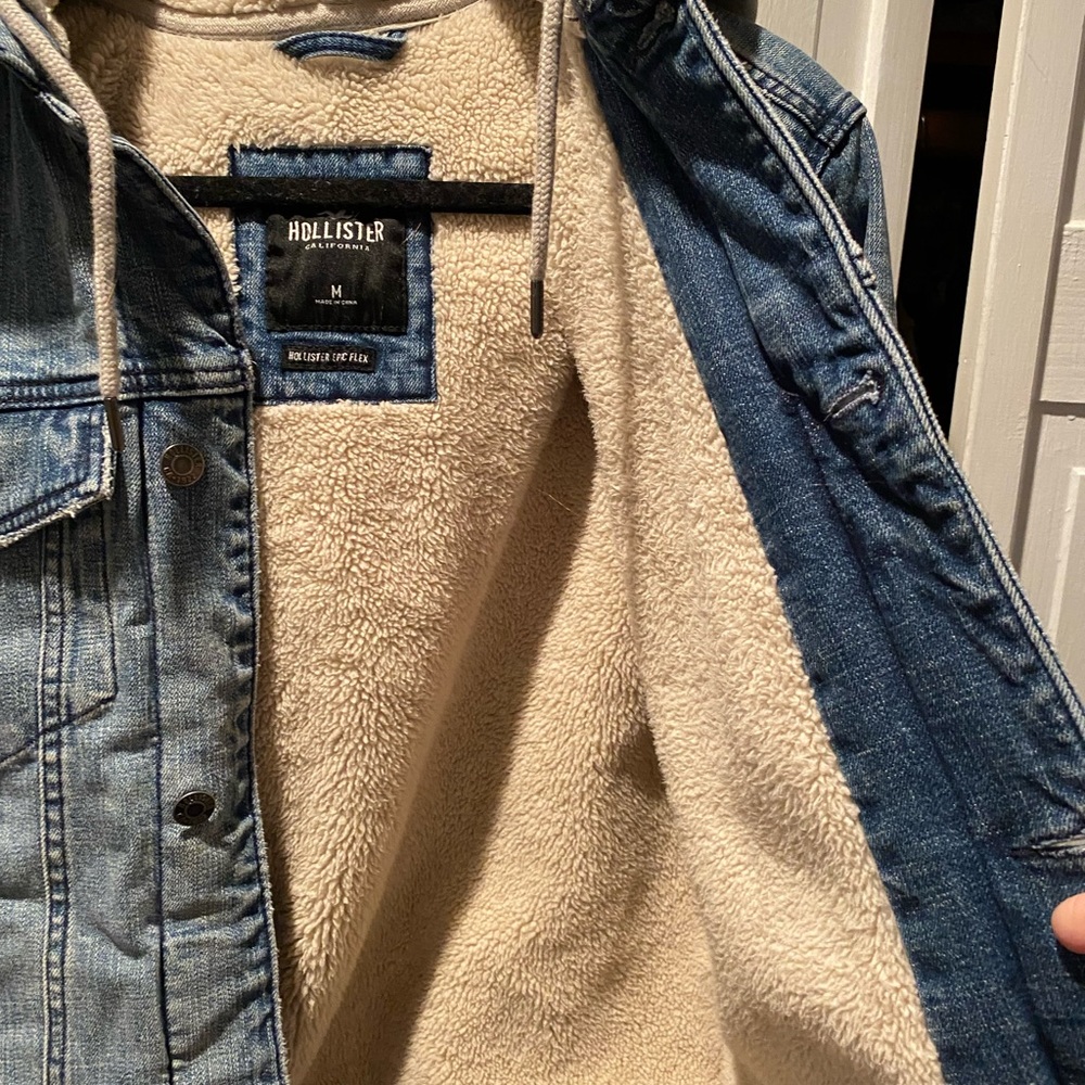 Hollister “Sherpa” lined denim jacket M